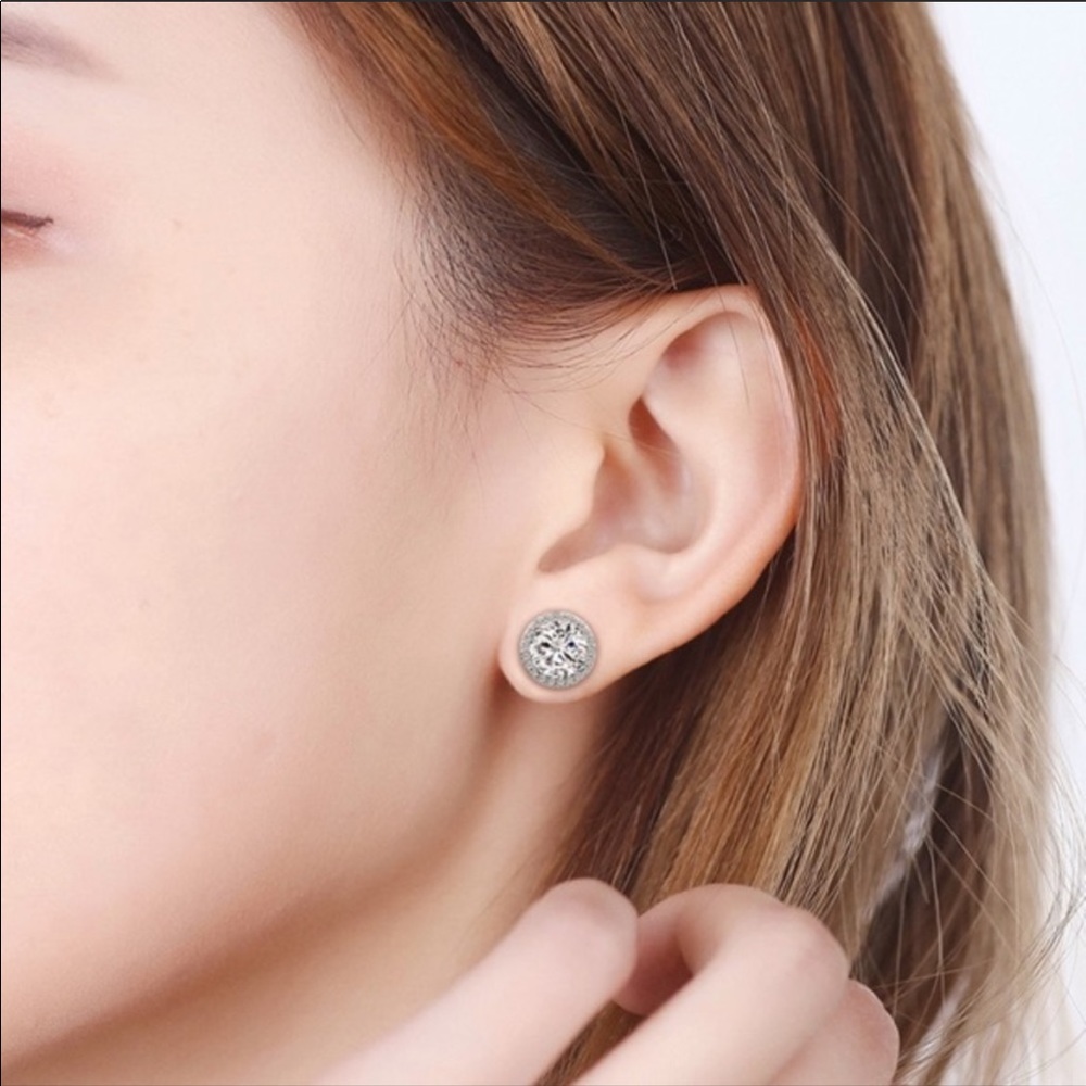 Diamond💎NEW 18K White Gold Round Stud Earrings - Picture 4 of 7